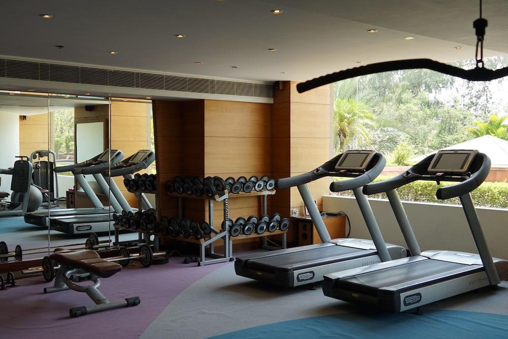 Taj Chandīgarh Esterno foto A gym at a hotel