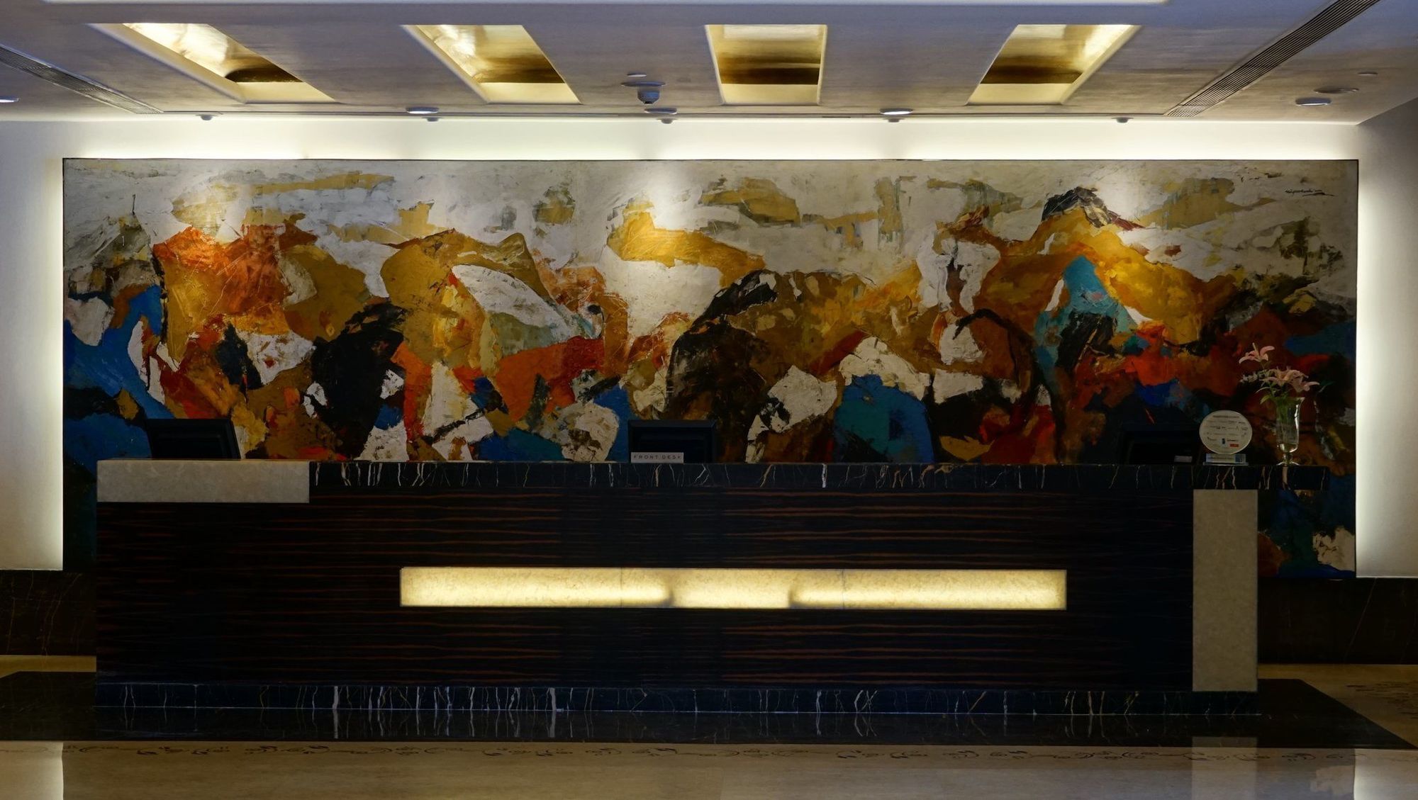 Taj Chandīgarh Esterno foto Mural at the lobby of the hotel