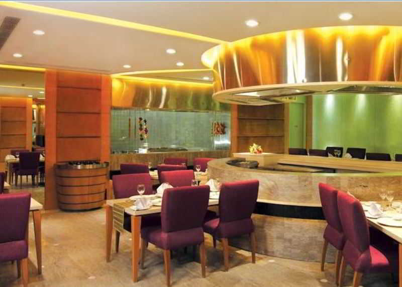 Taj Chandīgarh Esterno foto The restaurant