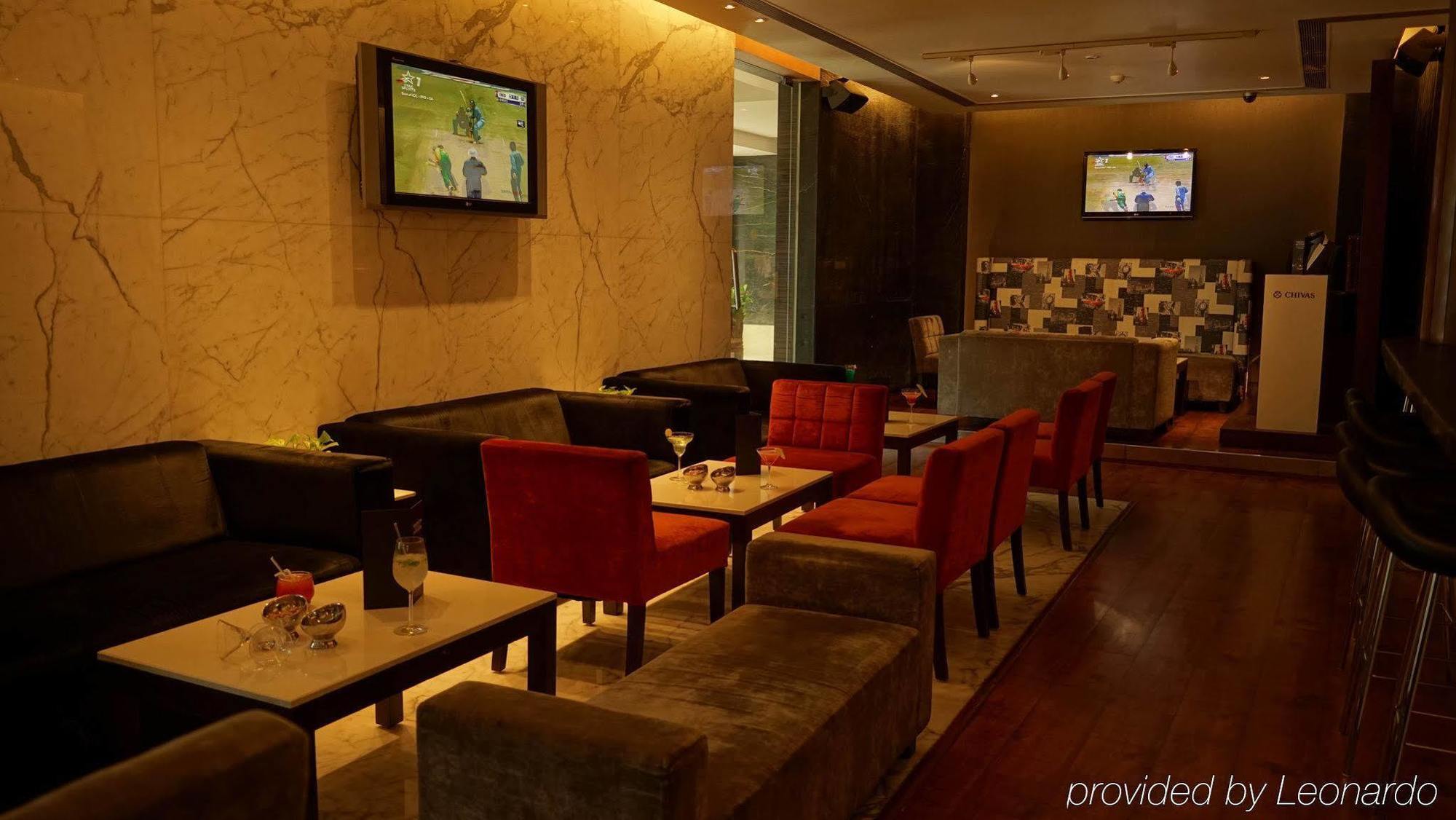 Taj Chandīgarh Esterno foto The lounge at the airport